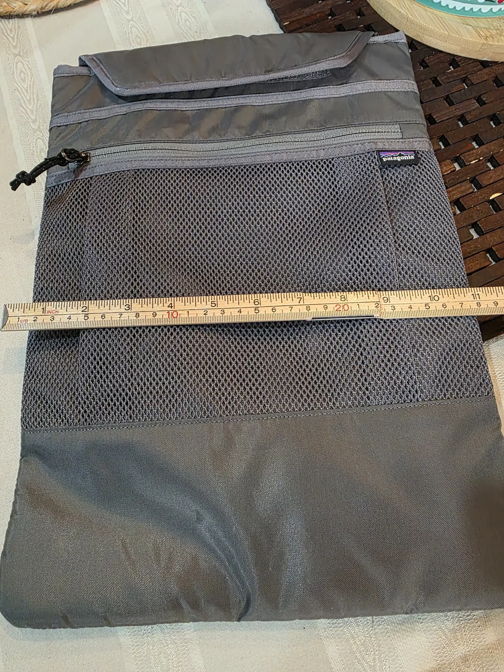 Patagonia Grey Refugio Padded laptop sleeve Case Like New!!